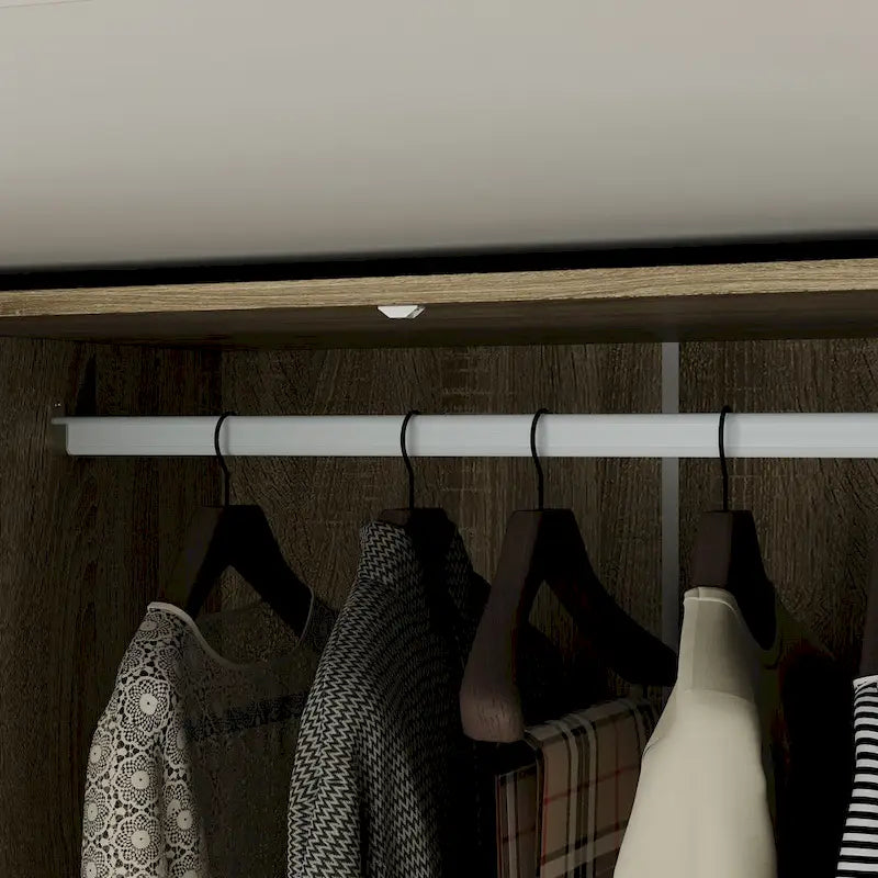 Armoire en bois au charme naturel - Design en rotin respirant Grand espace de rangement